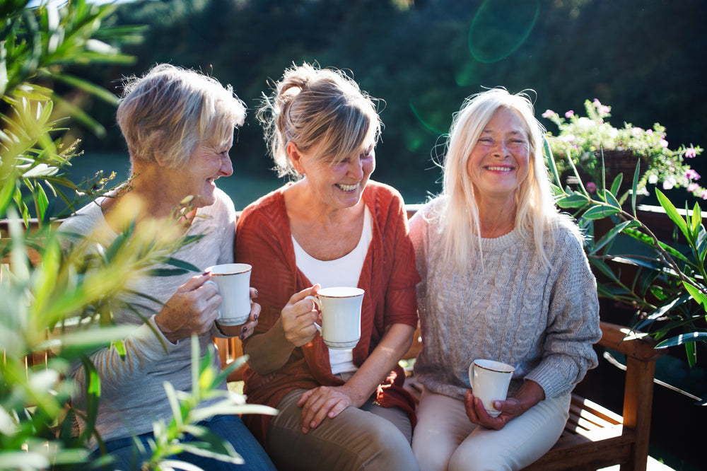 Frauen Tee trinken