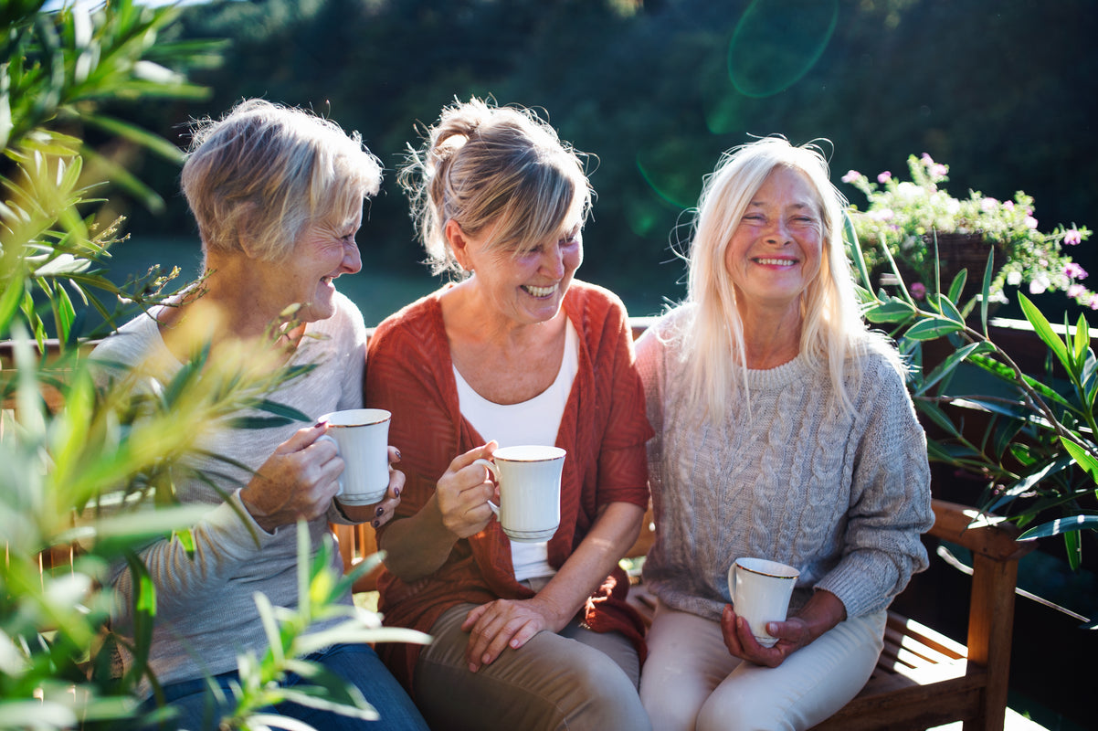 Frauen Tee trinken